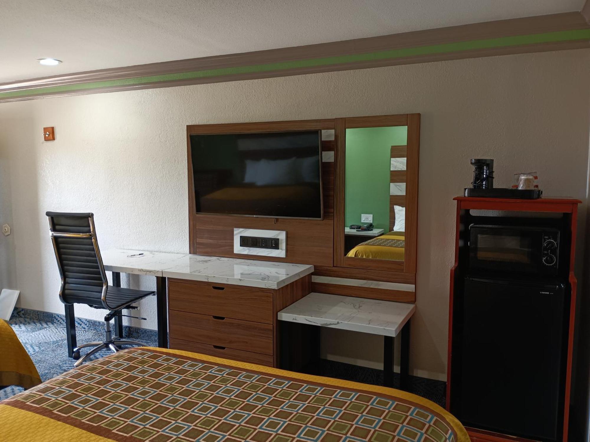 Americas Best Value Inn & Suites-Alvin/Houston Exterior foto