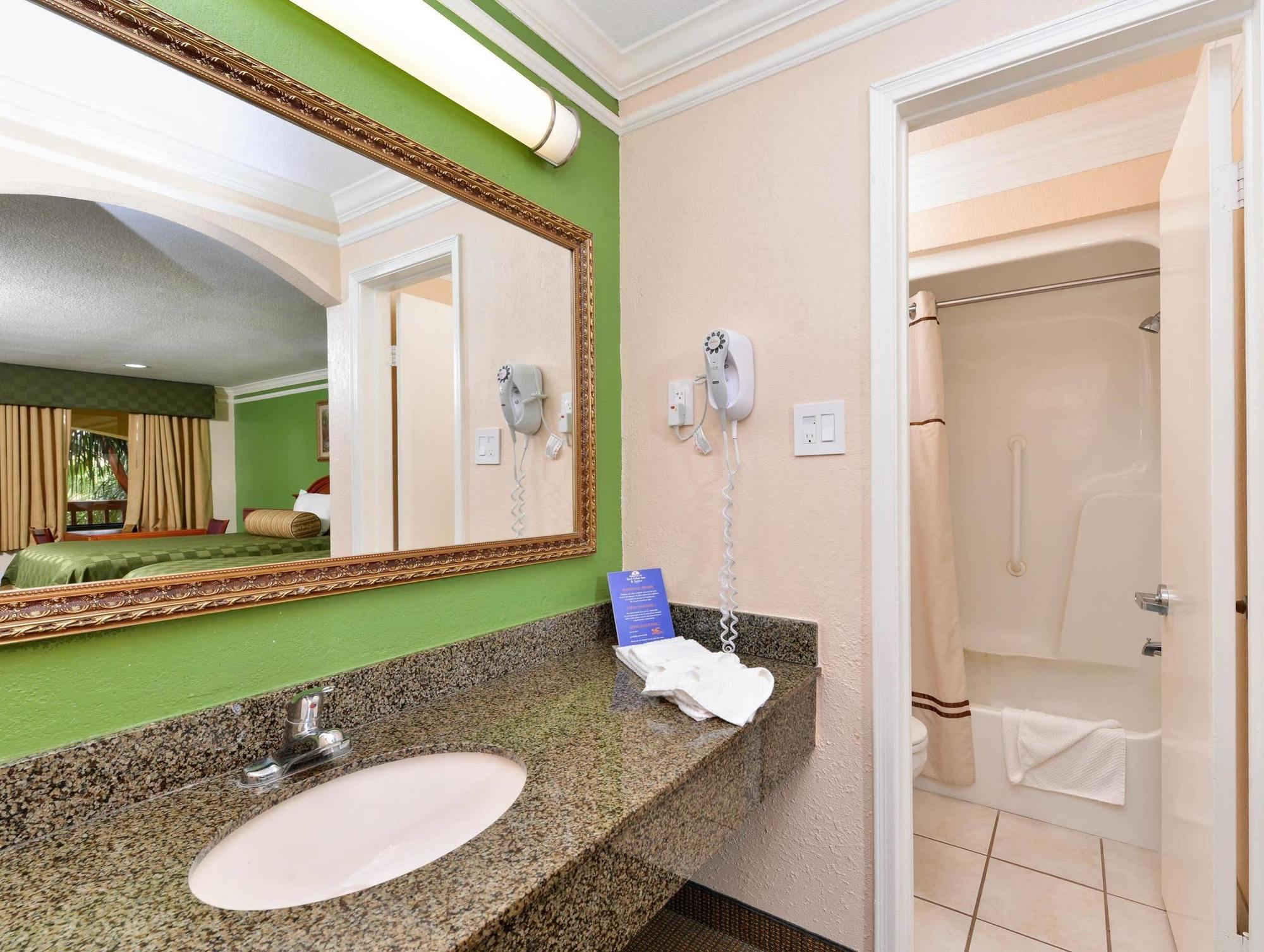 Americas Best Value Inn & Suites-Alvin/Houston Exterior foto