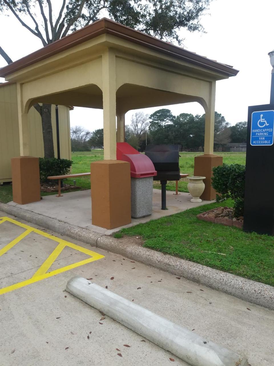 Americas Best Value Inn & Suites-Alvin/Houston Exterior foto