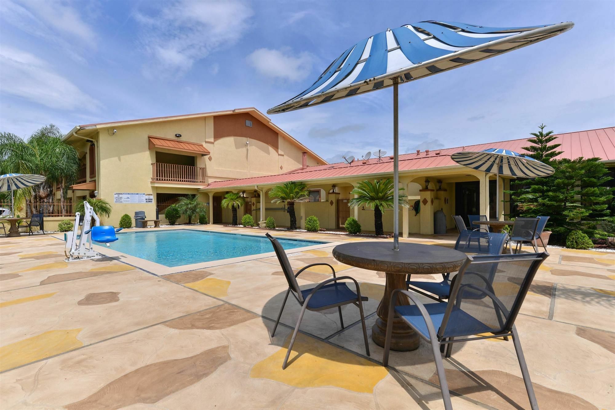 Americas Best Value Inn & Suites-Alvin/Houston Exterior foto