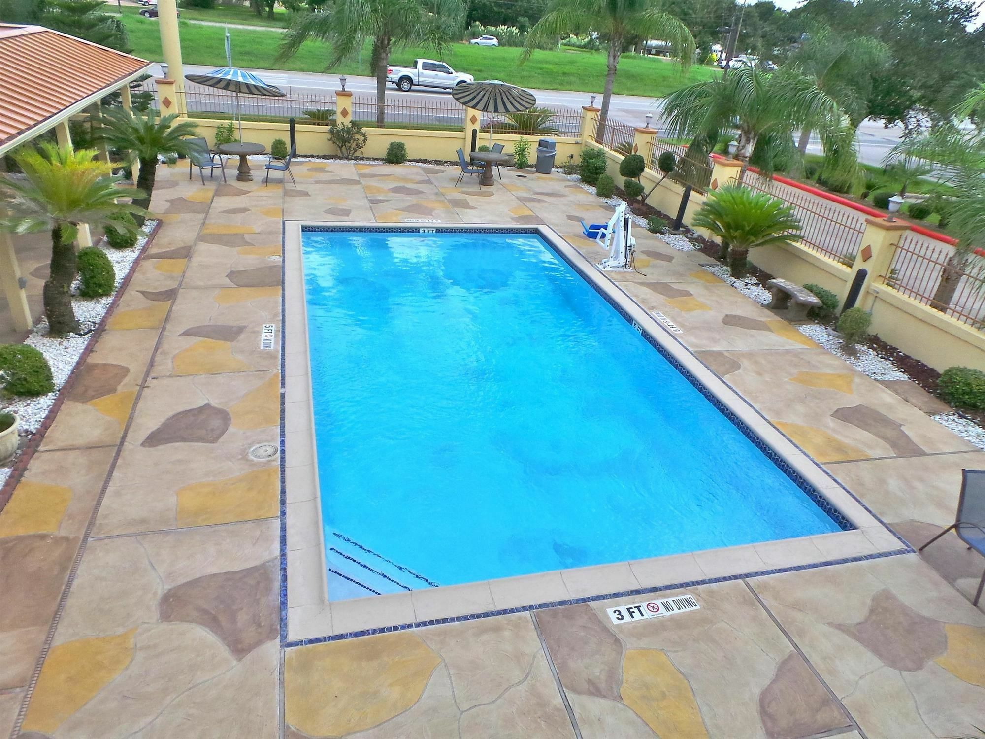 Americas Best Value Inn & Suites-Alvin/Houston Exterior foto